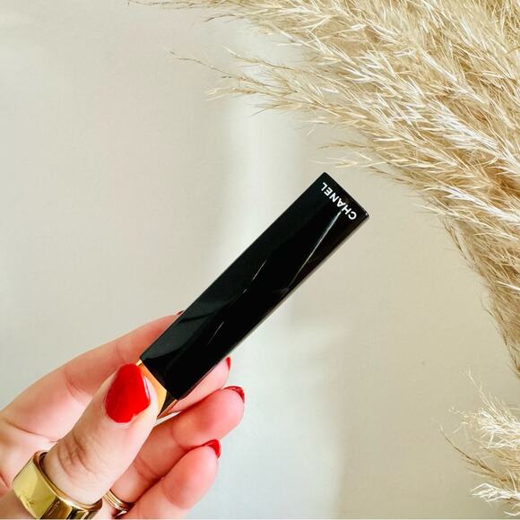NEW CHANEL Rouge Allure L’extrait Lipstick Luxury Red Moisturizing Lip Color - Picture 4 of 16